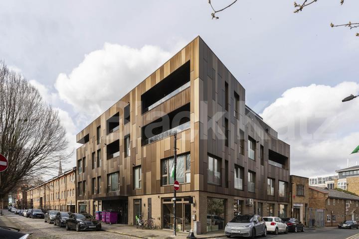 3 bed 3 bath property in the heart of east London with a Terrace Heneage Street , White Chapel  